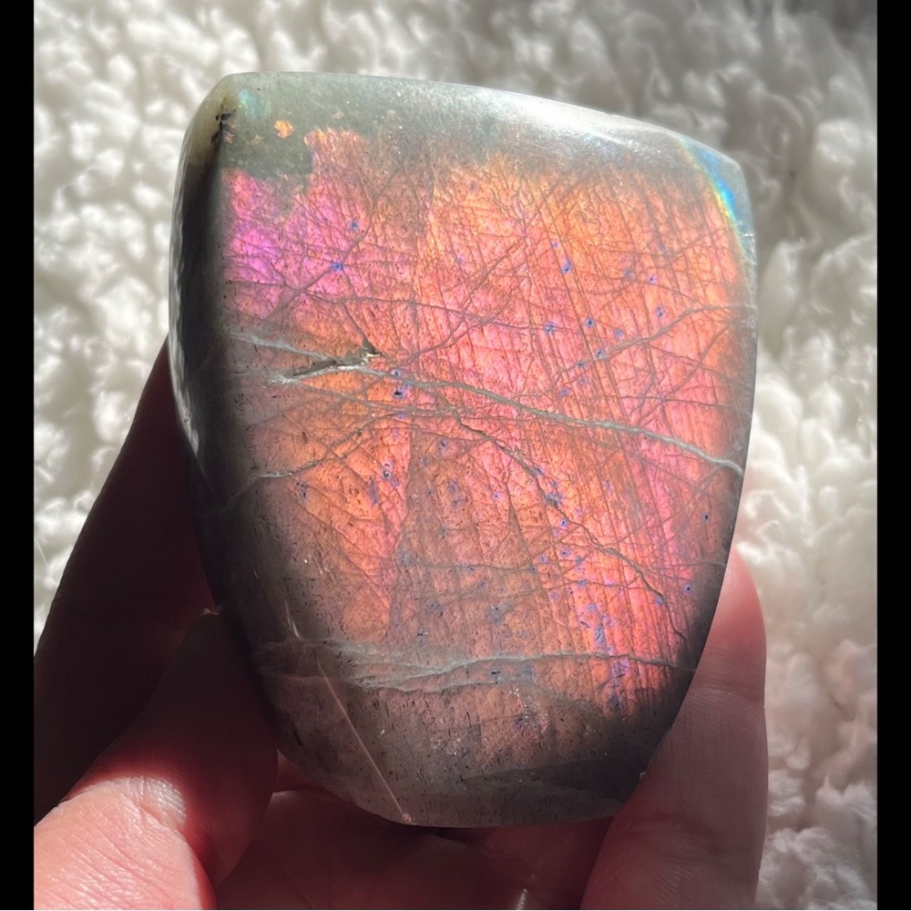 (RELISTED) OOAK Raspberry-Kiss Labradorite Freeform 💋 - Picture 3 of 15